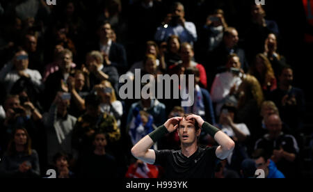 London, UK. 20. November 2016. Andy Murray aus Großbritannien feiert nach dem Sieg der Herren am 20. November 2016 Finale gegen Serbiens Novak Djokovic bei den 2016 ATP World Tour Finals in der O2 Arena in London, Großbritannien singles. Murray gewann 2: 0. Bildnachweis: Han Yan/Xinhua/Alamy Live-Nachrichten Stockfoto