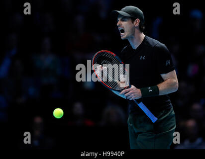 London, UK. 20. November 2016. Andy Murray aus Großbritannien feiert nach dem Sieg der Herren am 20. November 2016 Finale gegen Serbiens Novak Djokovic bei den 2016 ATP World Tour Finals in der O2 Arena in London, Großbritannien singles. Murray gewann 2: 0. Bildnachweis: Han Yan/Xinhua/Alamy Live-Nachrichten Stockfoto