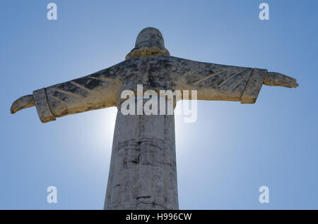Christus-Erlöser oder Christo Redentor-Statue in Lubango, Angola. Die Skulptur ist eine Kopie des berühmten Gegenstücks in Rio De Janeiro, Brasilien. Stockfoto