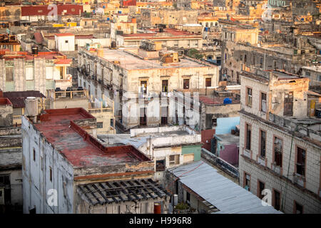 Havanna, Kuba: Erhöhten Blick auf die Altstadt Havanna Gebäude im Morgengrauen Stockfoto