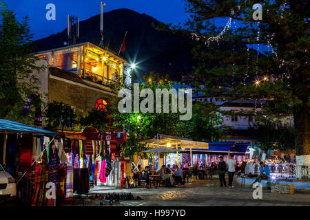 Cafés und Restaurants In Plaza Uta el-Hamam, Chefchaouen, Marokko Stockfoto