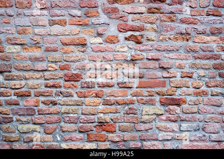 alte restaurierte traditionelle Mauer Stockfoto