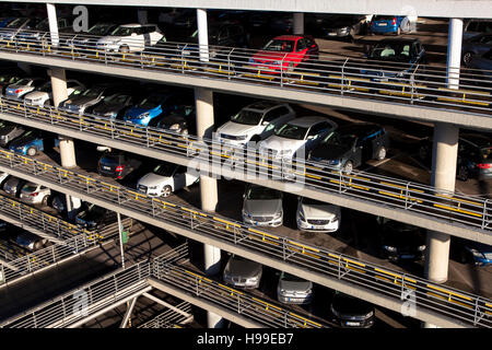 Europa, Deutschland, Köln, Parkhaus des Kaufhauses Kaufhof. Stockfoto