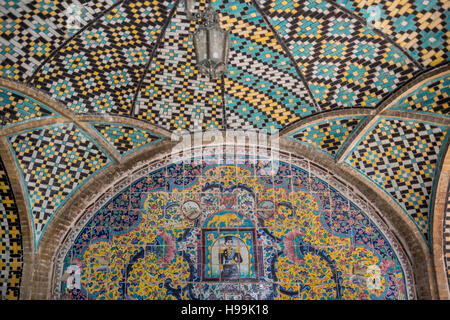 Bunte Fliesen Details bei Golestan Palast Teheran, Iran Stockfoto