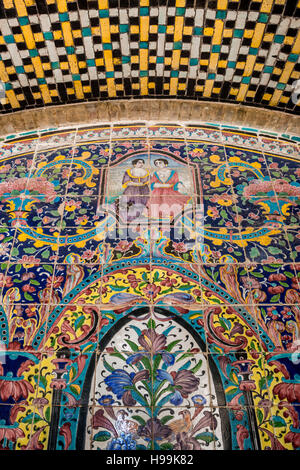 Bunte Fliesen Details bei Golestan Palast Teheran, Iran Stockfoto