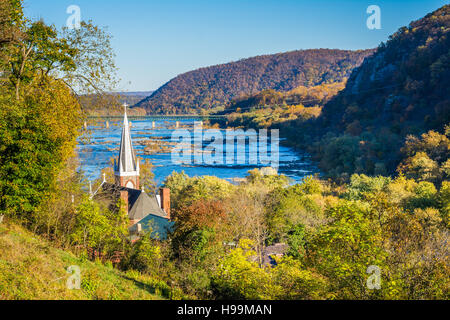 Herbstliche Ansicht des Potomac River von Jefferson Rock, in Harpers Ferry, West Virginia. Stockfoto