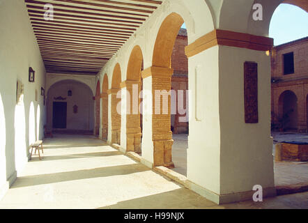 Hof. Hospederia El Buscon de Quevedo, Villanueva de Los Infantes, Provinz Ciudad Real, Castilla La Mancha, Spanien. Stockfoto