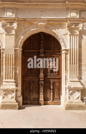 Eine wunderschön geschnitzte Tür auf dem Schloss von Azay-le-Rideau. Es ist eines der frühesten Renaissance Schlösser heute stehen. Das Schloss in Azay-le-Ri Stockfoto