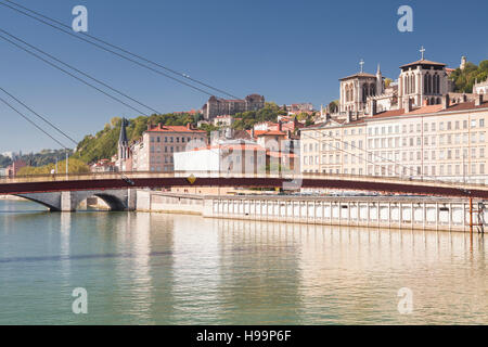 Passerelle du Palais de Justice über den Fluss Saone mit Vieux Lyon. Stockfoto