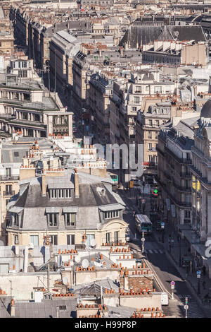 Blick hinunter auf Rue de Rivoli in Paris. Stockfoto