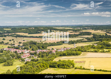 Das Dorf Saint Pere und die Morvan-Landschaft aus der Sicht an Vezelay. Stockfoto