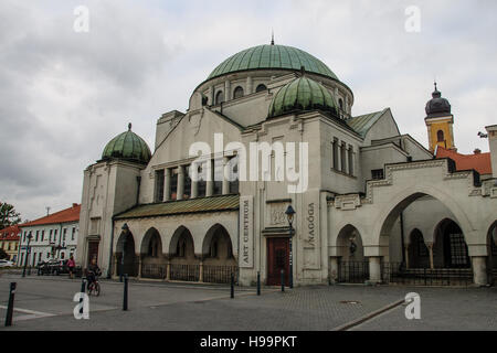 TRENCIN, Slowakei - SEP-23: Die alte Synagoge in Trencin, Slowakei am 23. September 2013. Synagoge, erbaut 1913, entworfen von dem Bogen Stockfoto