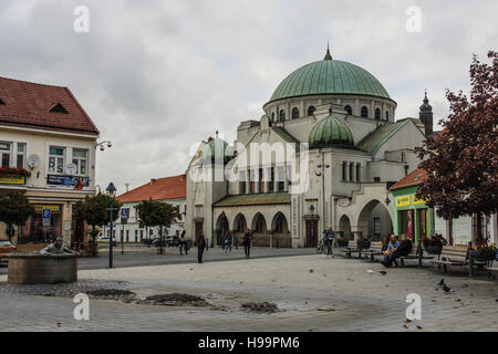 TRENCIN, Slowakei - SEP-23: Die alte Synagoge in Trencin, Slowakei am 23. September 2013. Synagoge, erbaut 1913, entworfen von dem Bogen Stockfoto