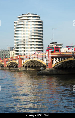 Vauxhall Bridge, Themse, London, UK Stockfoto