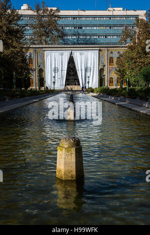 Marmor-Thron (Takht e Marmar) Gebäude aus dem Jahr 1806 im Auftrag von Fath Ali Shah, Teil des Golestan Palast in Teheran Stadt, Iran Stockfoto