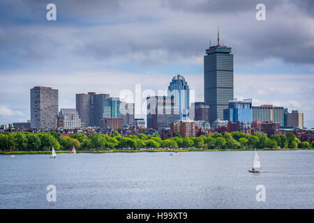 Die Charles River und Boston Skyline, gesehen von der Longfellow Bridge in Boston, Massachusetts. Stockfoto