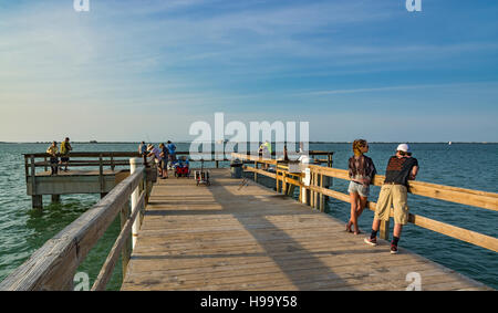 Sanibel Island, Florida Fishing Pier, am späten Nachmittag Stockfoto