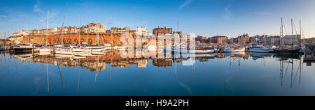 Ein Panorama von Ramsgate Royal Harbour Marina auf der Küste von Kent Stockfoto