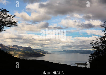 Beagle-Kanal und Ushuaia von Martial Glacier(Argentina) gesehen Stockfoto