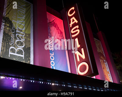 Santa Cruz Beach Casino und Boardwalk, Kalifornien in der Nacht. Stockfoto