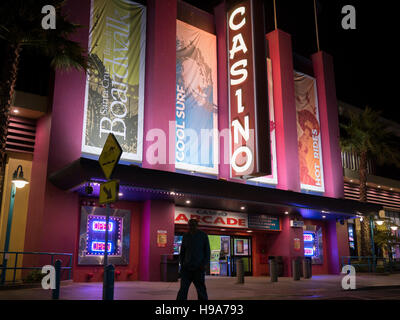 Santa Cruz Beach Casino und Boardwalk, Kalifornien in der Nacht. Stockfoto