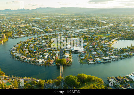 Luftaufnahme der Waterfront Häuser während des Sonnenuntergangs Stockfoto