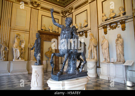 Statuten im Saal der Kapitolinischen Museen, Kunst-Erbe touristischen Wahrzeichen Musei Capitolini, Rom, Italien Stockfoto