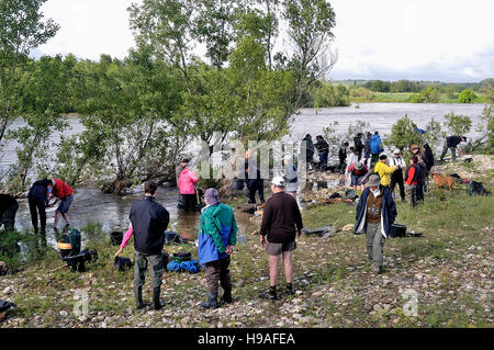 Französisch Gold Forscher an das Goldwaschen Europapokal der Landesmeister im Fluss Gardon im Departement Gard Stockfoto