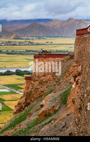 Talblick von einer Terrasse am Gyantse Fort, Tibet Stockfoto