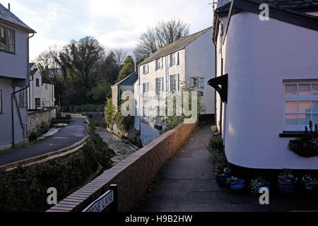 Den Fluss und Bach, der sich durch die Lyme Regis, Dorset Stockfoto