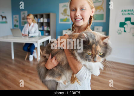 Porträt eines Mädchens mit ihrer Katze Stockfoto