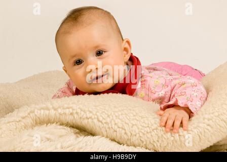 Babymädchen, 6 Monate alt Stockfoto