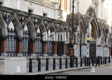 Abstrakte Ansicht der königlichen Justiz Gerichte in London Stockfoto