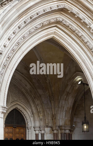 Abstrakte Ansicht der königlichen Justiz Gerichte in London Stockfoto