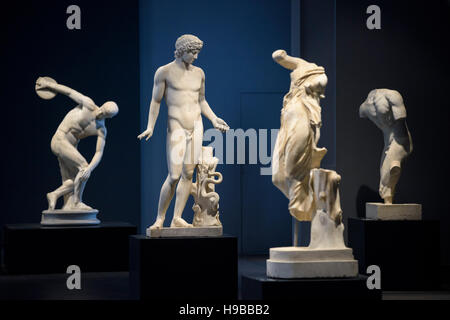 Rom. Italien. Palazzo Massimo Alle Terme, einschließlich (2. von links) Skulpturengruppe Marmorstatue Chigi Apollo (ca. Mitte 2. C AD). Museo Nazionale Roma Stockfoto