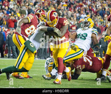 Landover, Maryland, USA. 20. November 2016. Washington Redskins Runningback Rob Kelley (32) erhält sein Team zweiten Touchdown spät im zweiten Quartal gegen die Green Bay Packers an FedEx Field in Landover, Maryland auf Sonntag, 20. November 2016. Kredit: Ron Sachs/CNP - NO WIRE SERVICE - Kredit: Dpa picture-Alliance/Alamy Live News Stockfoto