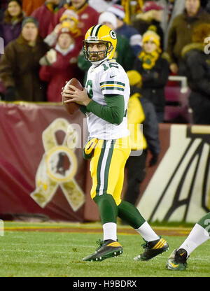 Landover, Maryland, USA. 20. November 2016. Green Bay Packers quarterback Aaron Rodgers (12) sieht für einen Empfänger im ersten Quartal-Aktion gegen die Washington Redskins in FedEx Field in Landover, Maryland auf Sonntag, 20. November 2016. Kredit: Ron Sachs/CNP - NO WIRE SERVICE - Kredit: Dpa picture-Alliance/Alamy Live News Stockfoto