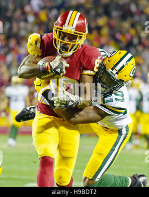 Landover, Maryland, USA. 20. November 2016. Washington Redskins Wide Receiver Jamison Crowder (80) von Green Bay Packers defensiv angegangen ist zurück Kentrell Brice (29) nach ein 53 Hof fangen und spät im vierten Quartal bei FedEx Field in Landover, Maryland auf Sonntag, 20. November 2016 laufen. Die Redskins gewannen das Spiel 42-24. Kredit: Ron Sachs/CNP - NO WIRE SERVICE - Kredit: Dpa picture-Alliance/Alamy Live News Stockfoto