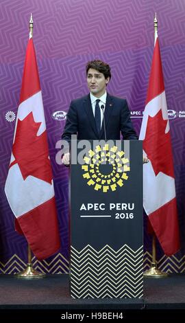 Lima, Peru. 20. November 2016. Der kanadische Premierminister Justin Trudeau befasst sich mit eine Pressekonferenz der APEC Wirtschaftsführer Woche in Lima, Peru, 20. November 2016. Bildnachweis: Li Ming/Xinhua/Alamy Live-Nachrichten Stockfoto