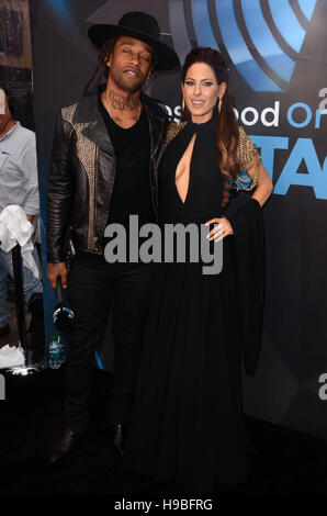 Los Angeles, Ca, USA. 20. November 2016. Ty Dolla Zeichen, Kerri Kasem bei Westwood One auf dem Teppich an den 2016 American Music Awards am Microsoft Theater in Los Angeles, Kalifornien auf 20. November 2016. Bildnachweis: MediaPunch Inc/Alamy Live-Nachrichten Stockfoto