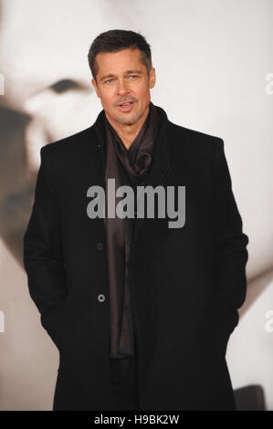 London, UK. 21. November 2016. Brad Pitt besucht die UK-Premiere von "Alliierten" im Odeon Leicester Square. Bildnachweis: Ferdaus Shamim/ZUMA Draht/Alamy Live-Nachrichten Stockfoto