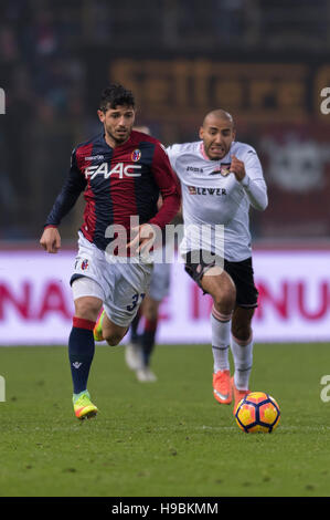 Bologna, Italien. 20. November 2016. Blerim Dzemaili (Bologna), Haitam Aleesami (Palermo) Fußball: Italienische "Serie A" match zwischen Bologna FC 3-1 US Palermo im Stadio Renato Dall'Ara in Bologna, Italien. © Maurizio Borsari/AFLO/Alamy Live-Nachrichten Stockfoto