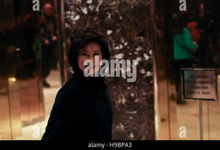 New York, USA. 22. November 2016. Ehemalige USA Arbeitsministerin Elaine Chao kommt es zu einem Treffen mit US Präsident elect Donald Trump, im Trump Tower, 21. November 2016, in New York City. Bildnachweis: MediaPunch Inc/Alamy Live-Nachrichten Stockfoto