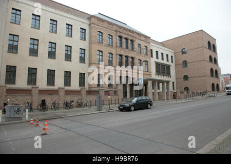 Berlin, Deutschland. 22. November 2016. Die Gebäude in der sogenannten Forum Museumsinsel in der Nähe des Bode-Museums scheinen leer, in Berlin, Deutschland, 22. November 2016 sein. Berichten zufolge ist das US-Unternehmen Google in diesen Gebäuden an der Spree nächstes Jahr verschieben. Foto: Paul Zinken/Dpa/Alamy Live News Stockfoto