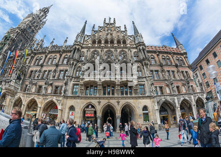 München, Deutschland - 14. Mai 2016: Marienplatz in München. Marienplatz ist ein zentraler Platz in München und ist seit 11 wichtigsten Platz der Stadt Stockfoto