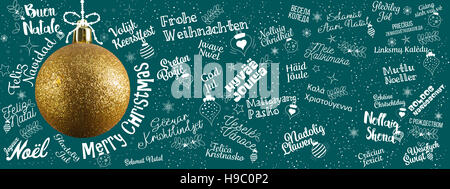 Frohe Weihnachtsgrüße web-Banner von Welt in verschiedenen Sprachen mit goldenen Ball Baum, kalligraphische Text und Schriftart handschriftliche Beschriftung Stockfoto