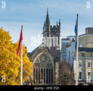 Verschiedene Dächer im Zentrum Stadt von Bristol, unter ihnen der Oberbürgermeister Kapelle am College Green Stockfoto