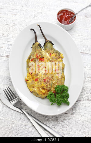 Tortang Talong mit Giniling, Auberginen-Omelette mit Mett, filipino Nahrung Stockfoto