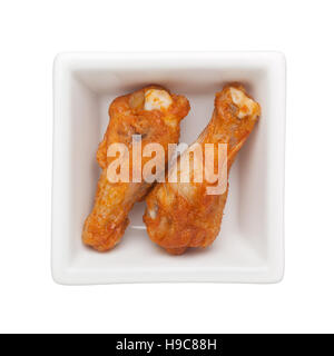 Fried Chicken Drumettes in einem Quadrat Schüssel isolierten auf weißen Hintergrund Stockfoto