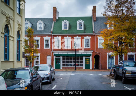 Herbst Farbe und Backstein-Gebäude in Easton, Maryland. Stockfoto